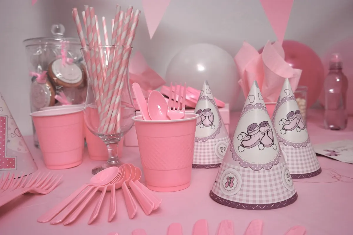 Kids' Birthday Bunting Layouts: Colors, Heights, and Photo-Friendly Placements